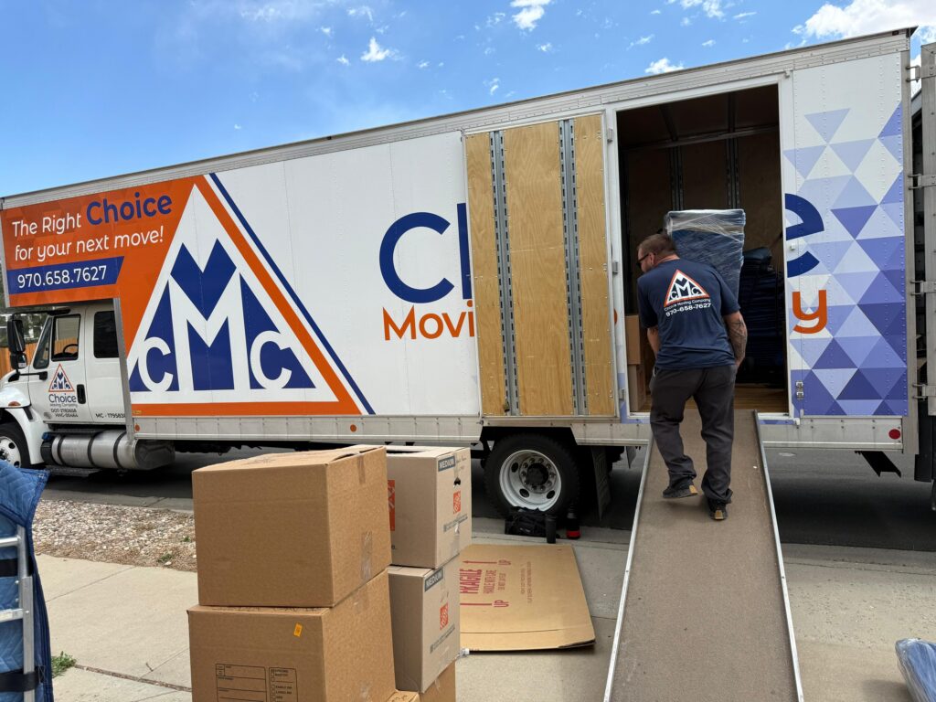 Reliable Fort Collins Movers: What to Look For? 2 guy unloading choice moving company moving truck.